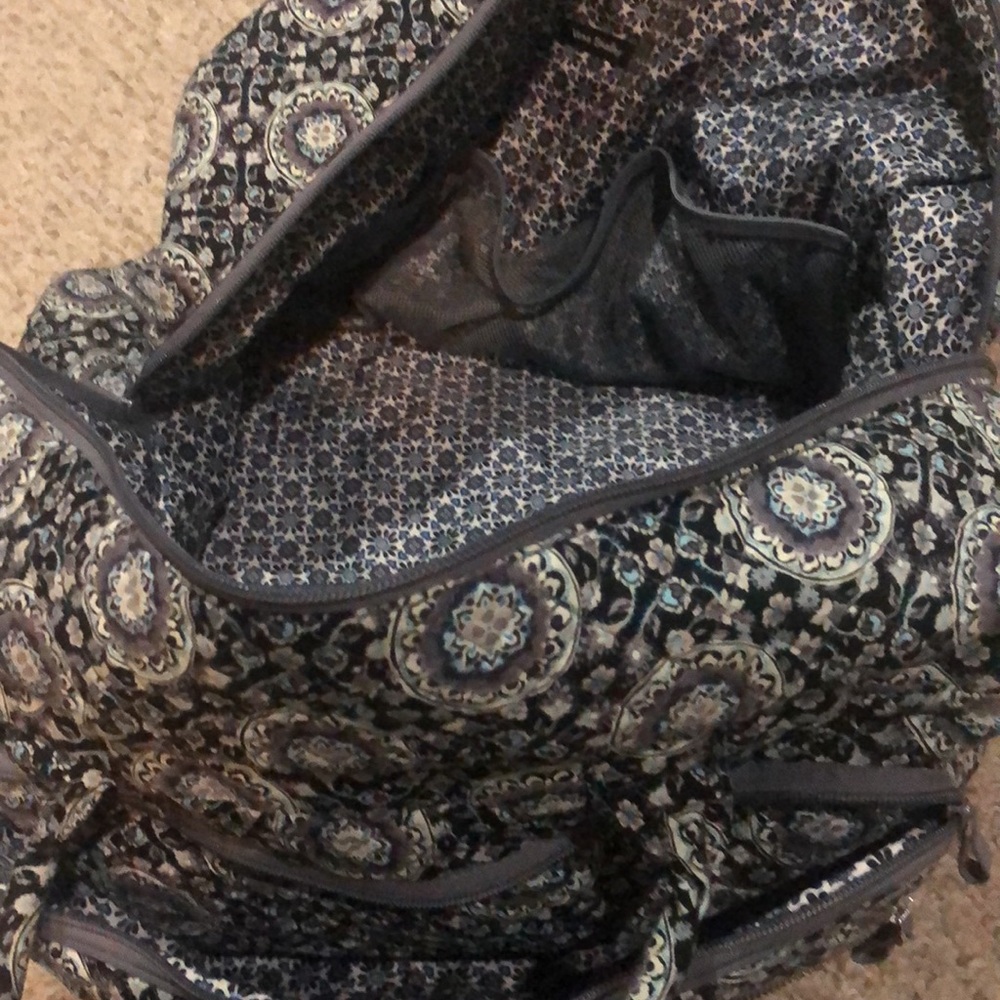 EUC Vera Bradley Charcoal Medallion medium duffel bag - Picture 6 of 7